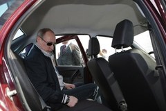 Władimir Putin promuje "narodowy samochód"