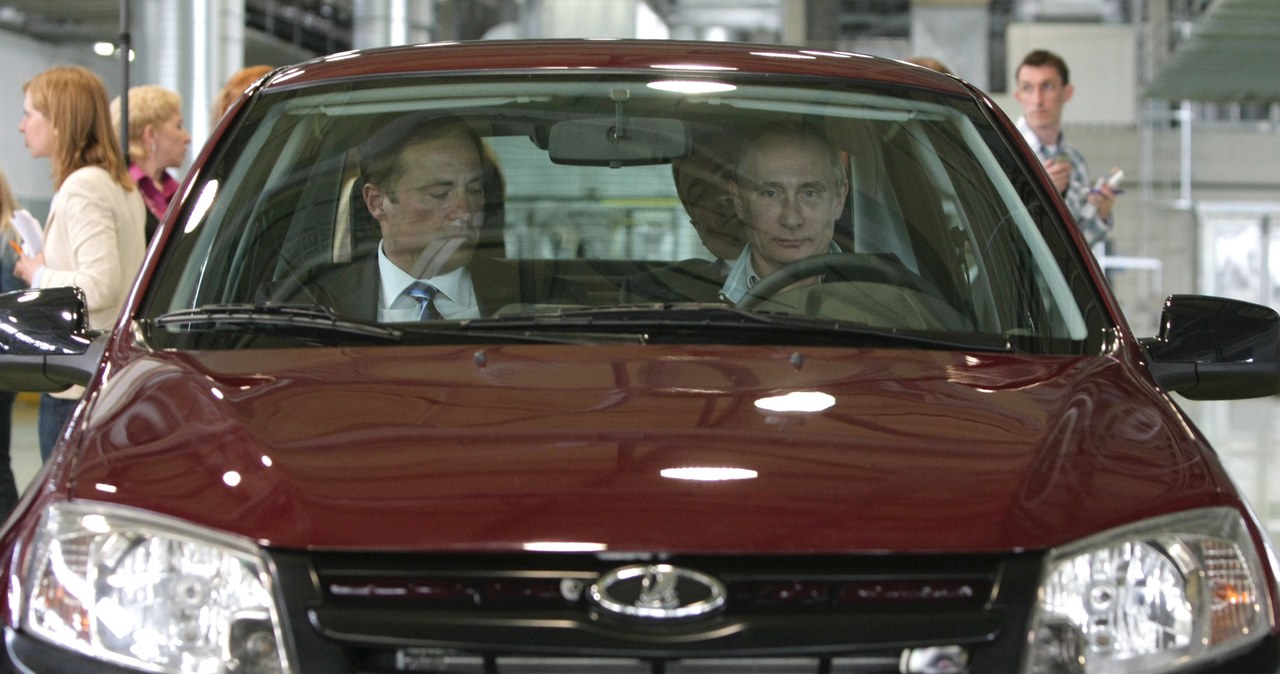 Władimir Putin promuje "narodowy samochód"