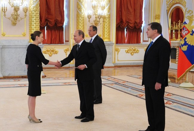 Władimir Putin przyjmuje list uwierzytalniający od Katarzyny Pełczyńskiej -Nałęcz /MIKHAIL KLIMENTYEV / RIA NOVOSTI / KREMLIN POOL /PAP/EPA