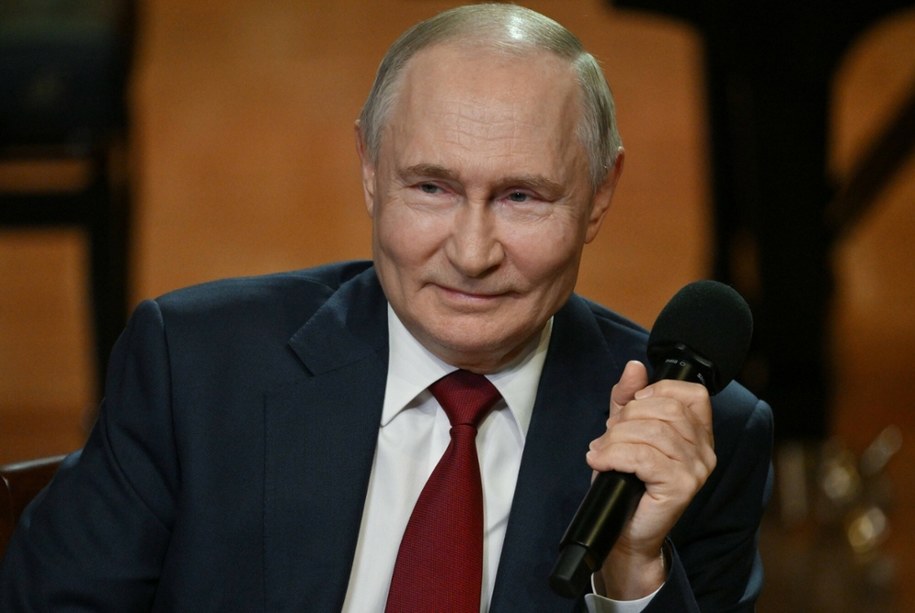 Władimir Putin spotyka się z uczniami szkoły muzycznej "Sirius" w Soczi /Imago Stock and People /East News
