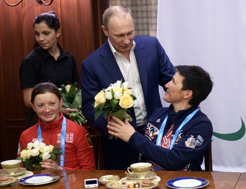 Władimir Putin świętuje Dzień Kobiet z Paraolimpijkami /AFP / East News /East News