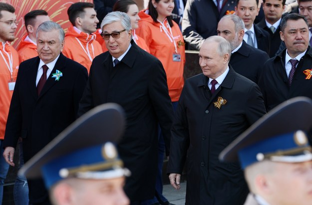 Władimir Putin trzeciej od prawej /	Gavriil Grigorov /PAP/EPA