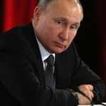 Władimir Putin upada na zdrowiu? Odkryto sekret sztywnej ręki prezydenta Rosji