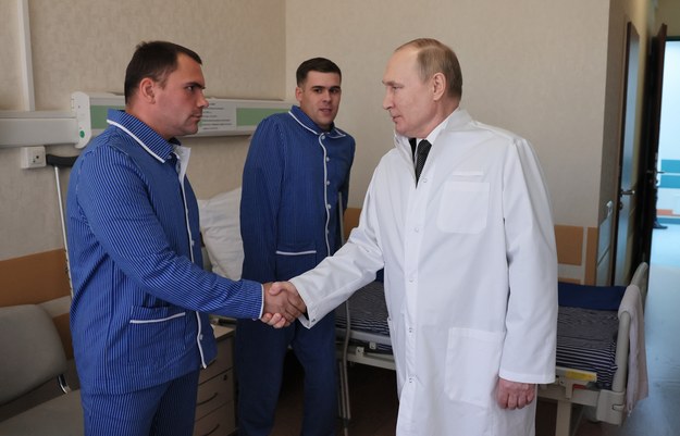 Władimir Putin w moskiewskim szpitalu /MIKHAIL METZEL/KREMLIN POOL/SPUTNIK / POOL  /PAP/EPA