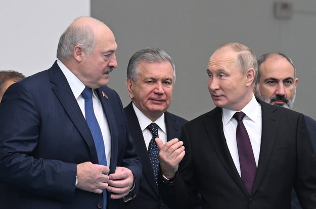 Władimir Putin w rozmowie z Alaksandrem Łukaszenką /DMITRY AZAROV / KREMLIN POOL / SPUTNIK /PAP/EPA