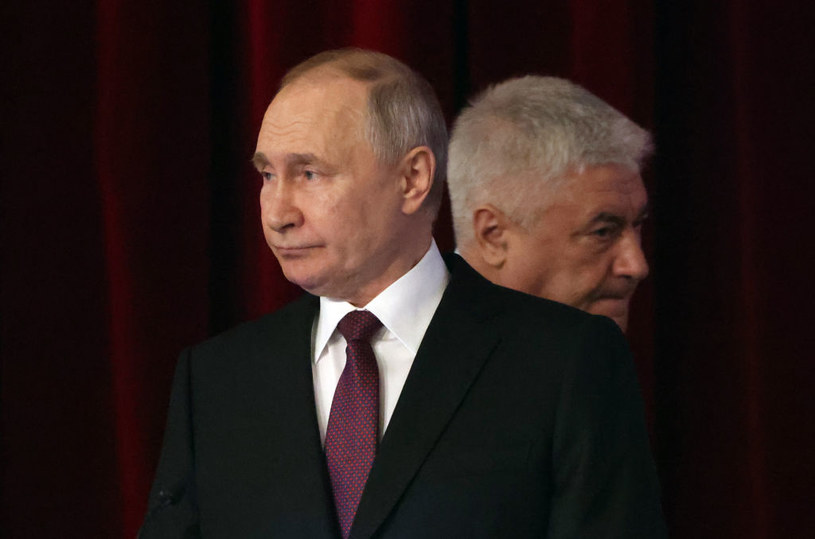 Władimir Putin w trakcie narady w siedzibie MSW w Moskwie. W tle rosyjski minister spraw wewnętrznych Władimir Kołokolcew. 20 marca 2023 r. /Contributor / Contributor /Getty Images