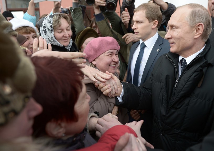 Władimir Putin wśród Rosjan /AFP