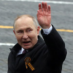 Władimir Putin z dumą nosi tę wstążkę. W innych państwach jest zakazana
