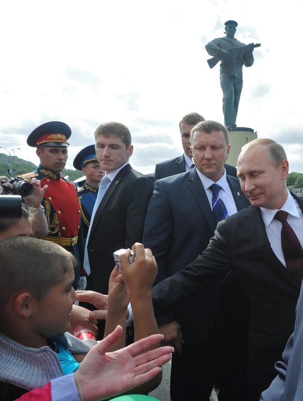 Władimir Putin z mieszkańcami Siewieromorska /MIKHAIL KLIMENTYEV / RIA NOVOSTI / KREMLIN POOL /PAP/EPA