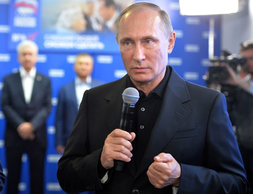 Władimir Putin zwalnia tysiące funkcjonariuszy MSW /AFP