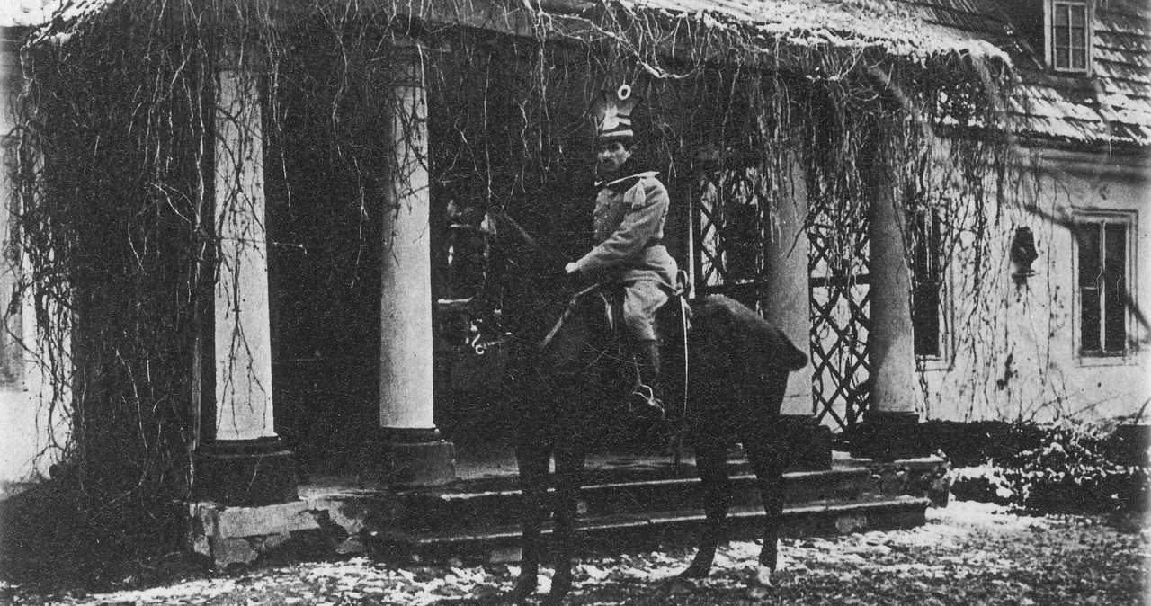 Władysław Belina-Prażmowski na koniu, zdjęcie z okresu 1914-1915 /Z archiwum Narodowego Archiwum Cyfrowego