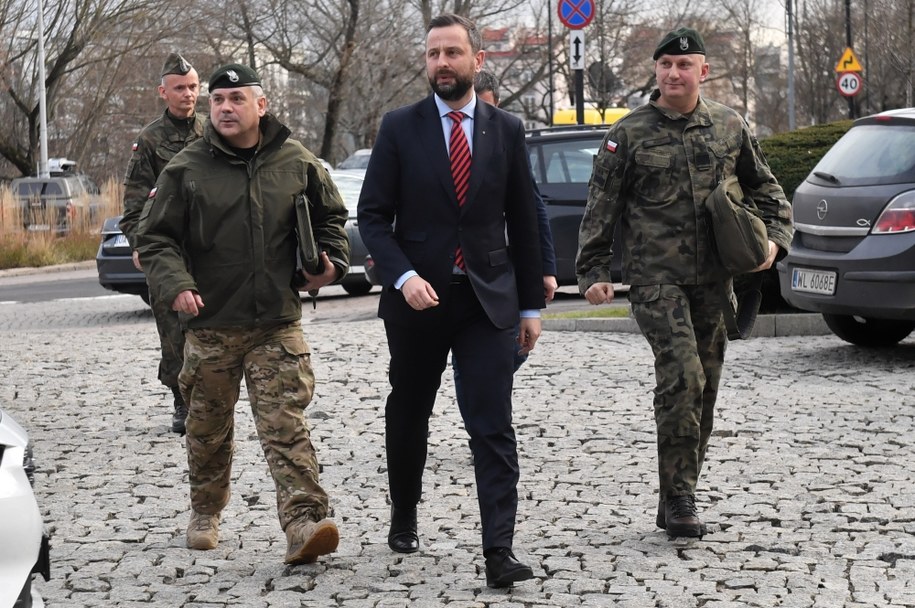 Władysław Kosiniak-Kamysz, gen. Maciej Klisz oraz gen. Wiesław Kukuła w drodze na spotkanie w BBN /Piotr Nowak /PAP