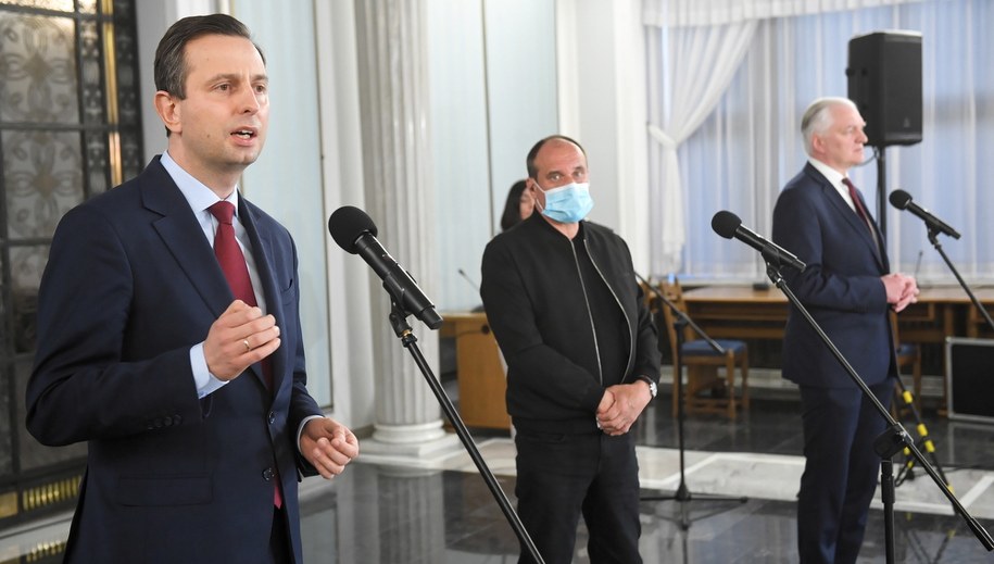 Władysław Kosiniak-Kamysz, Paweł Kukiz i Jarosław Gowin / 	Radek Pietruszka   /PAP