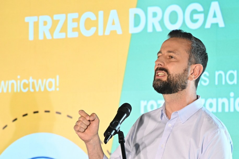 Władysław Kosiniak-Kamysz podczas konwencji wyborczej "Gospodarka do przodu!" /Radek Pietruszka /PAP