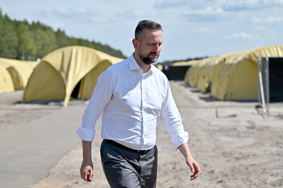 Władysław Kosiniak-Kamysz podczas wizyty w Ośrodku Szkolenia Poligonowego Wojsk Lądowych Dęba - Lipa w Radomyślu nad Sanem /Piotr Polak /PAP