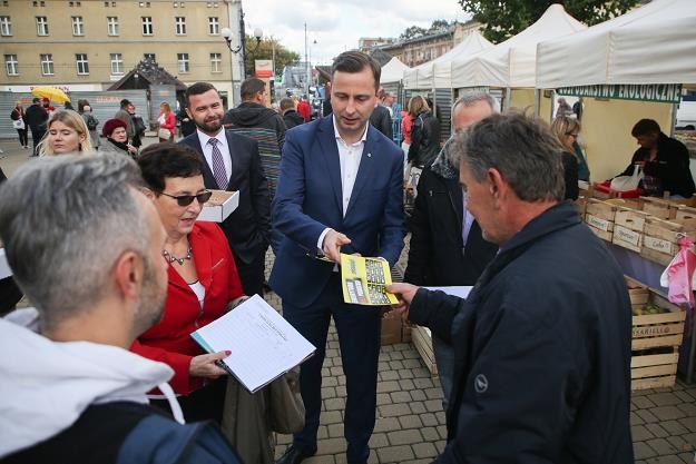 Władysław Kosiniak-Kamysz zbierał podpisy pod programem "Emerytura bez podatku" /Reporter