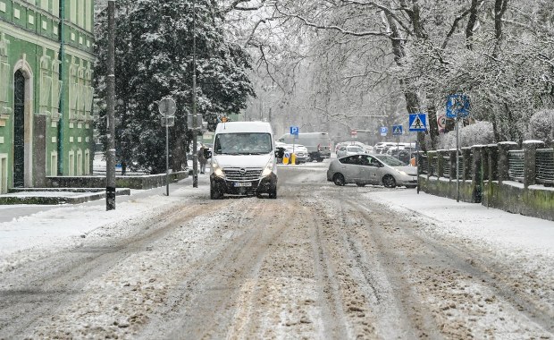 ​Władze apelują, by nie wychodzić z domu. Tramwaje ściągnięto z tras
