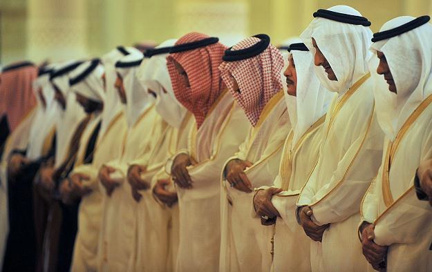 Władze Arabii Saudyjskiej zapowiedziały, że zwiększą wydobycie ropy /AFP