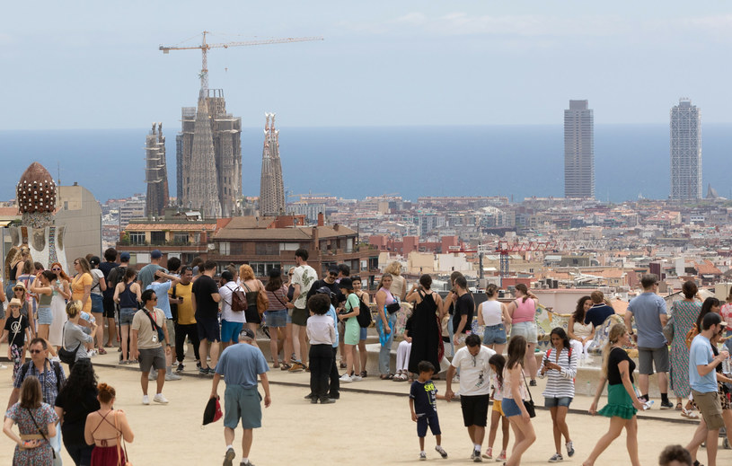 Władze Barcelony zdecydowały. Miasto odwiedzi mniej turystów