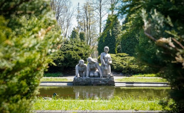 Władze Białegostoku podpisały umowy m.in. na rewitalizację Parku Planty