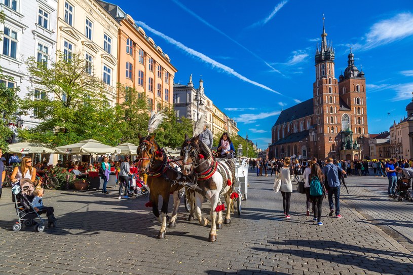 Władze Krakowa chcą wprowadzić opłatę klimatyczną, którą musieliby zapłacić turyści odwiedzający miasto /123RF/PICSEL