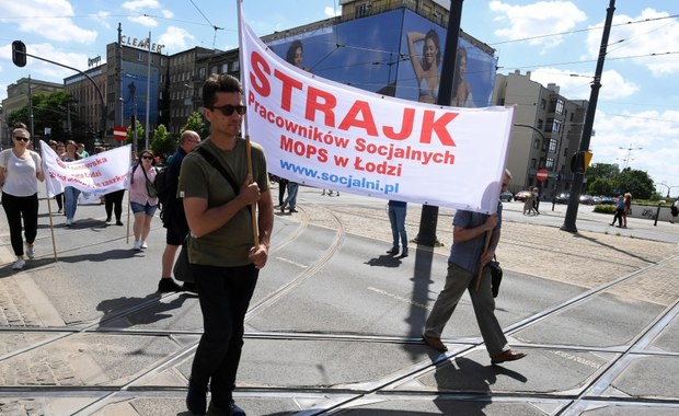 Władze Łodzi: Strajk pracowników socjalnych nielegalny. Protestujący: To szantaż