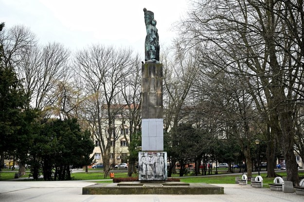 Władze miasta chcą oddać los pomnika w ręce IPN-u /Darek Delmanowicz /PAP