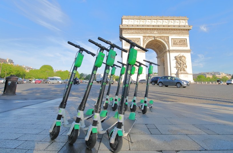 Władze Paryża zakazały wynajmu hulajnóg elektrycznych. Trzy działające na rynku firmy zebrały z ulic miasta blisko 15 tys. pojazdów /123rf.com /123RF/PICSEL