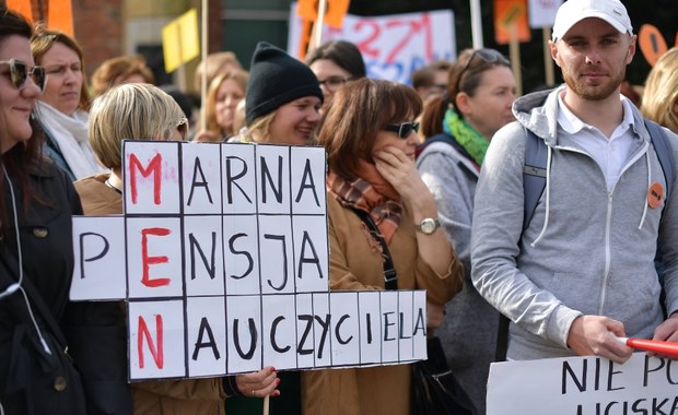 Władze Warszawy: Pieniądze dla nauczycieli zostaną w szkołach 