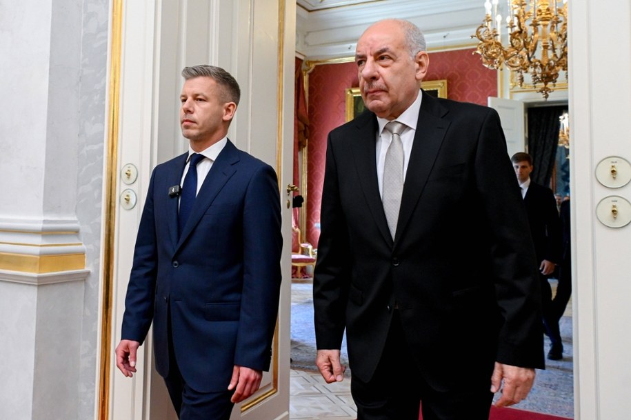 Władze Węgier: premier Peter Magyar (L) i prezydent Tamas Sulyok (P) /Szilard Koszticsak /PAP/EPA