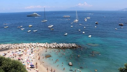 Władze włoskiej wyspy walczą z nagabywaniem turystów. Kary są surowe