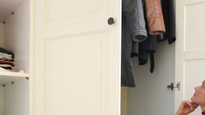 Włamywacz ukrył się przed policjantami w... szafie