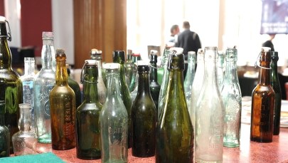 Włamywacze otworzyli ponad 1 tys. butelek piwa. I nie wypili ani łyka