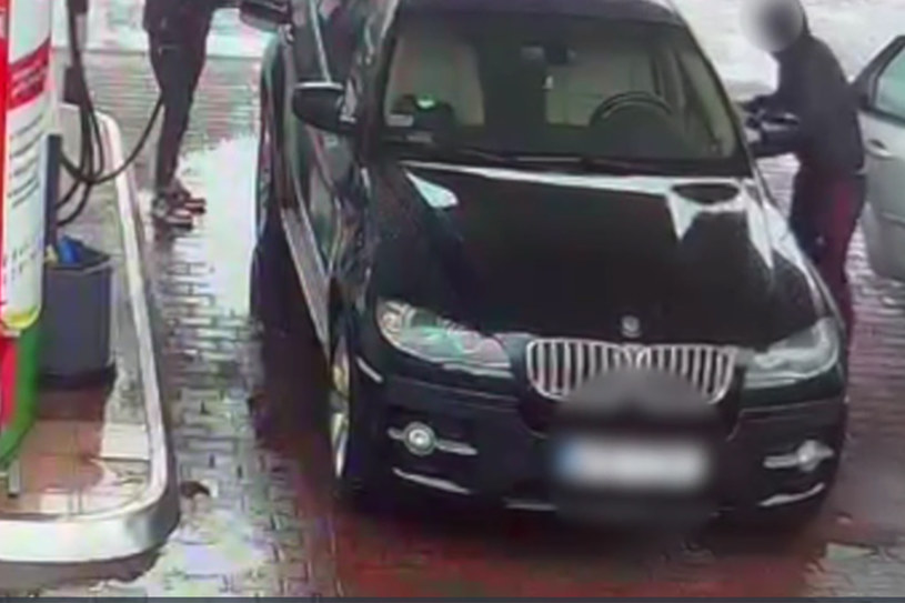 Właściciel BMW nie zauważył, że go okradają /Policja