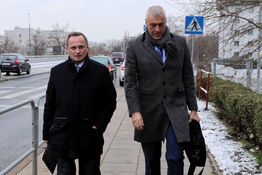 Właściciel Getin Noble Banku Leszek Czarnecki w towarzystwie mec. Romana Giertycha w drodze do prokuratury / 	Andrzej Grygiel    /PAP