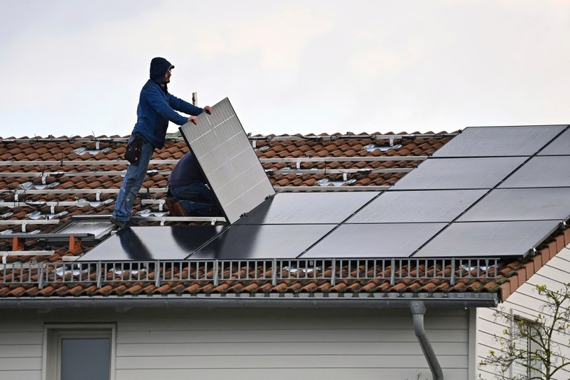 Właściciele fotowoltaiki skarżą się na skokowy wzrost cen za korzystanie z odnawialnej energii słonecznej /FRANK HOERMANN / SVEN SIMONSVEN SIMONdpa Picture-Alliance via AFP /