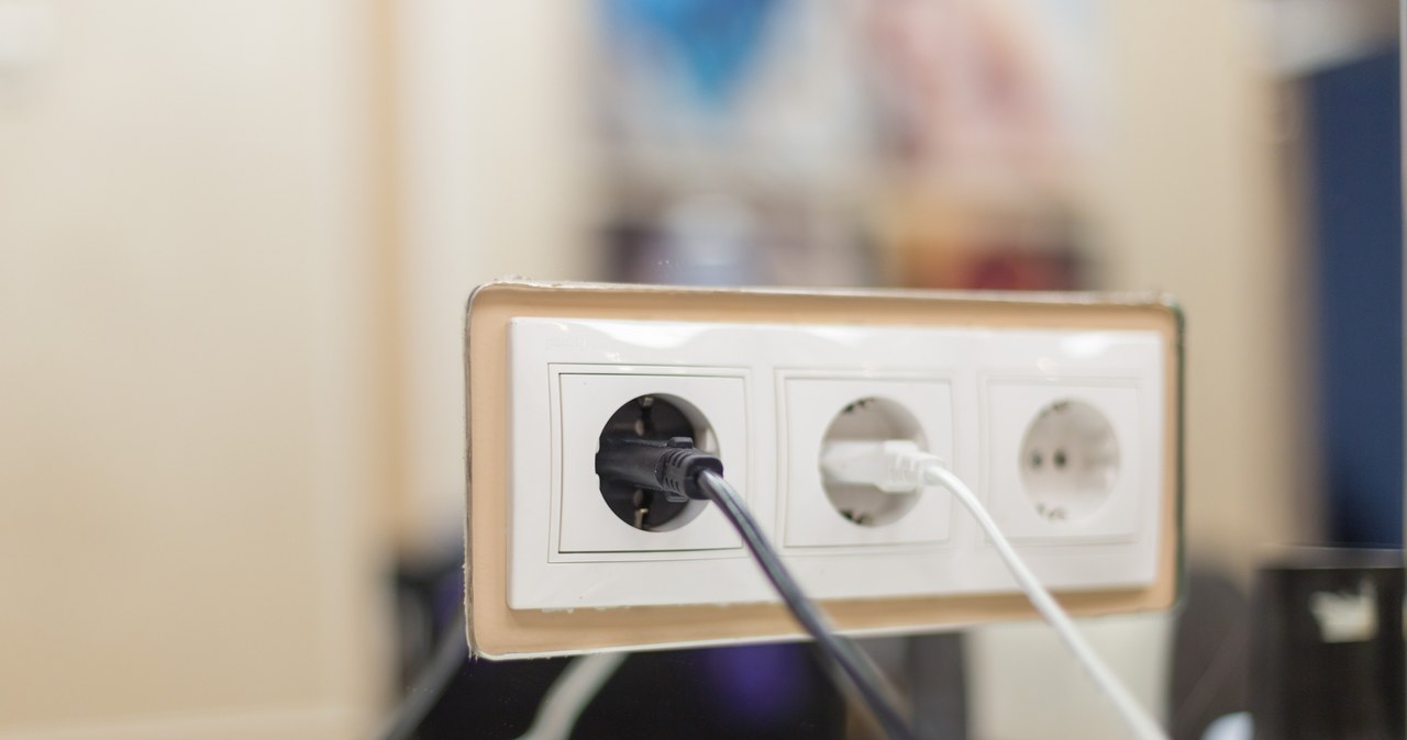 Właściciele nieruchomości mają obowiązek przeprowadzać kontrole instalacji elektrycznej. /123RF/PICSEL