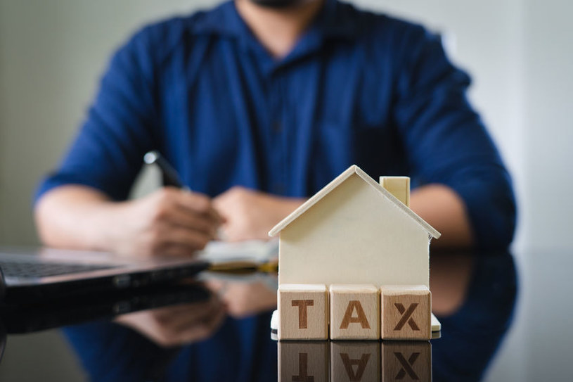 Właściciele nieruchomości od września znów normalnie płacą podatek od nieruchomości /123RF/PICSEL