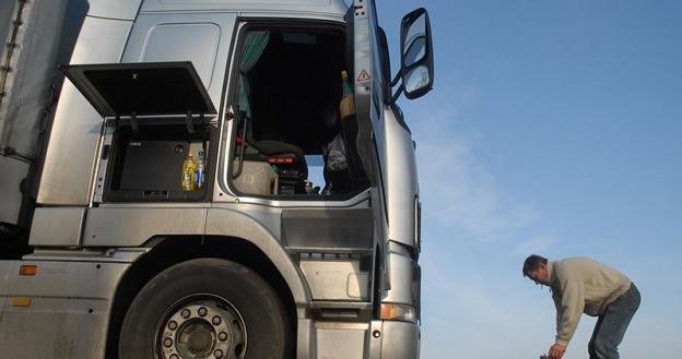Właściciele samochodów ciężarowych mają opłacać podatek od środków transportowych. Fot. Kuba Suszek /Reporter