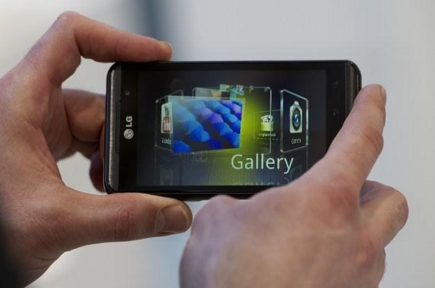 Właściciele smartfonów LG muszą jeszcze poczekać na Androida 4.0 /AFP