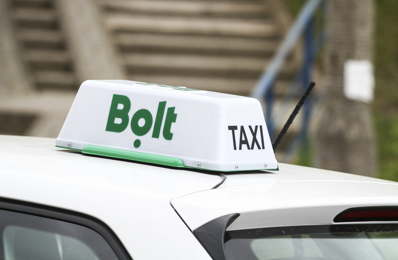 Własna działaność albo praca na umowie o pracę. To dwie opcje, żeby zostać kierowcą Bolta. /Fot. Artur Szczepański/REPORTER /East News