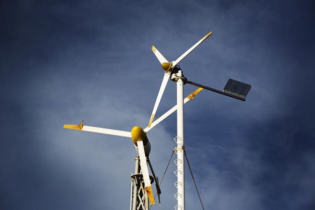 Własna elektrownia wiatrowa - czy to się opłaca? /&copy;123RF/PICSEL