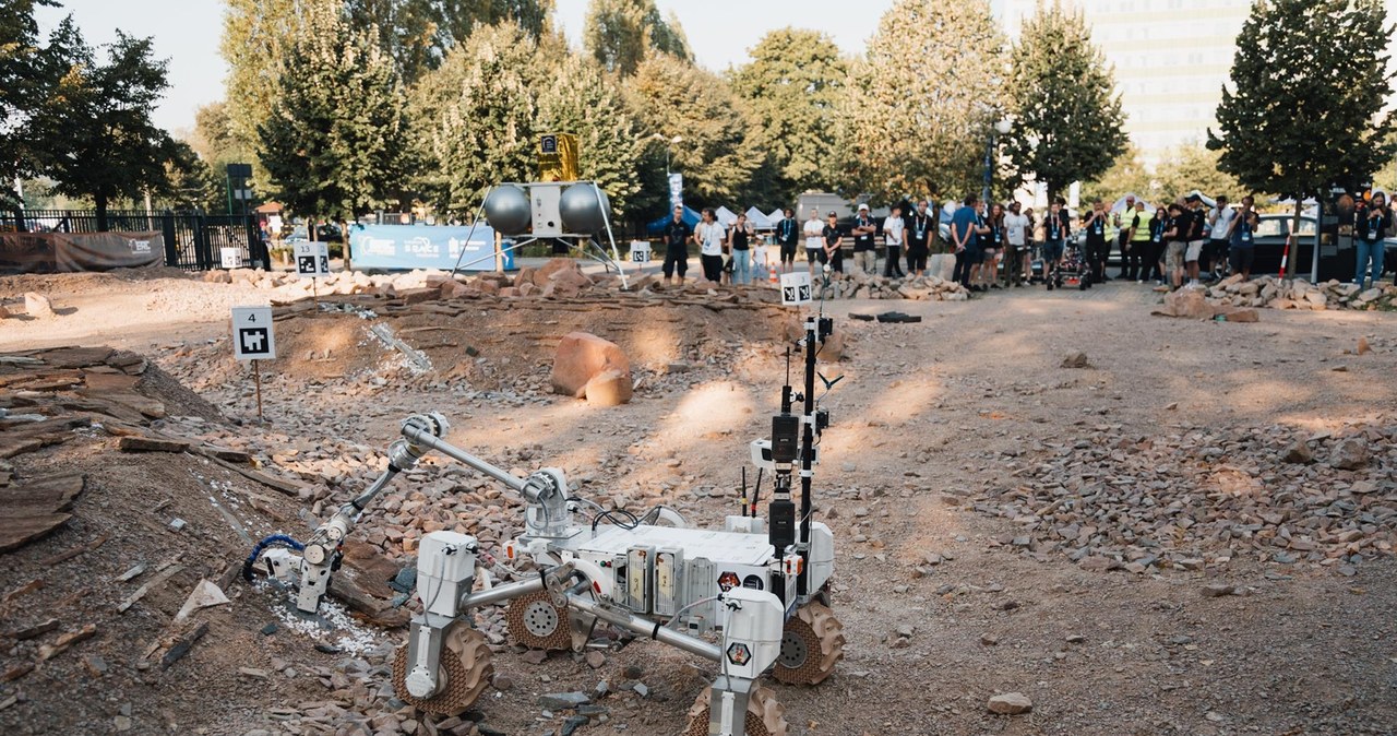 Własne łaziki marsjańskie w trakcie zawodów Europe Rover Challenge zaprezentowały zespoły z 11 krajów. /fot. AGH w Krakowie /materiały prasowe