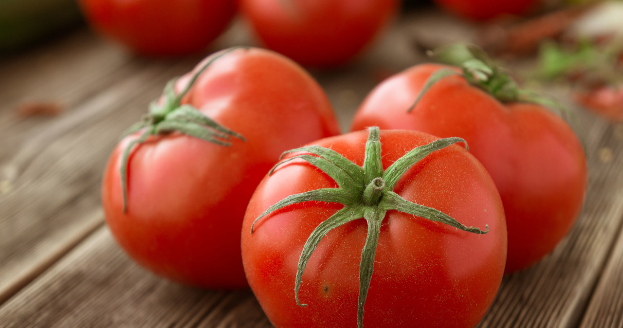 Własnie teraz, kiedy pomidory są naprawdę dobrze dojrzałe, warto przygotować gazpacho /123RF/PICSEL