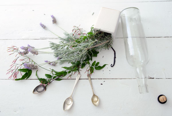 Własnoręczne perfumy /© Photogenica