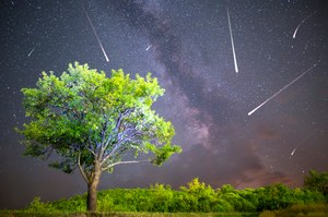 Wlecimy w pozostałości po komecie! Czeka nas deszcz meteorów?