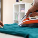Wlej kilka kropel do żelazka. Twoje ubrania będą gładkie jak jedwab