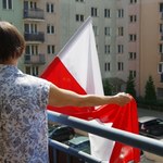 Wlepiają mandaty za źle powieszoną flagę. Może skończyć się sprawą w sądzie
