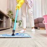 mycie podłóg Wlewam 2 łyżki do wiadra. Podłoga błyszczy i nie ma ani jednej smugi