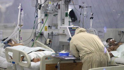 Wlk. Brytania: Zatwierdzono do użytku doustny lek na Covid-19